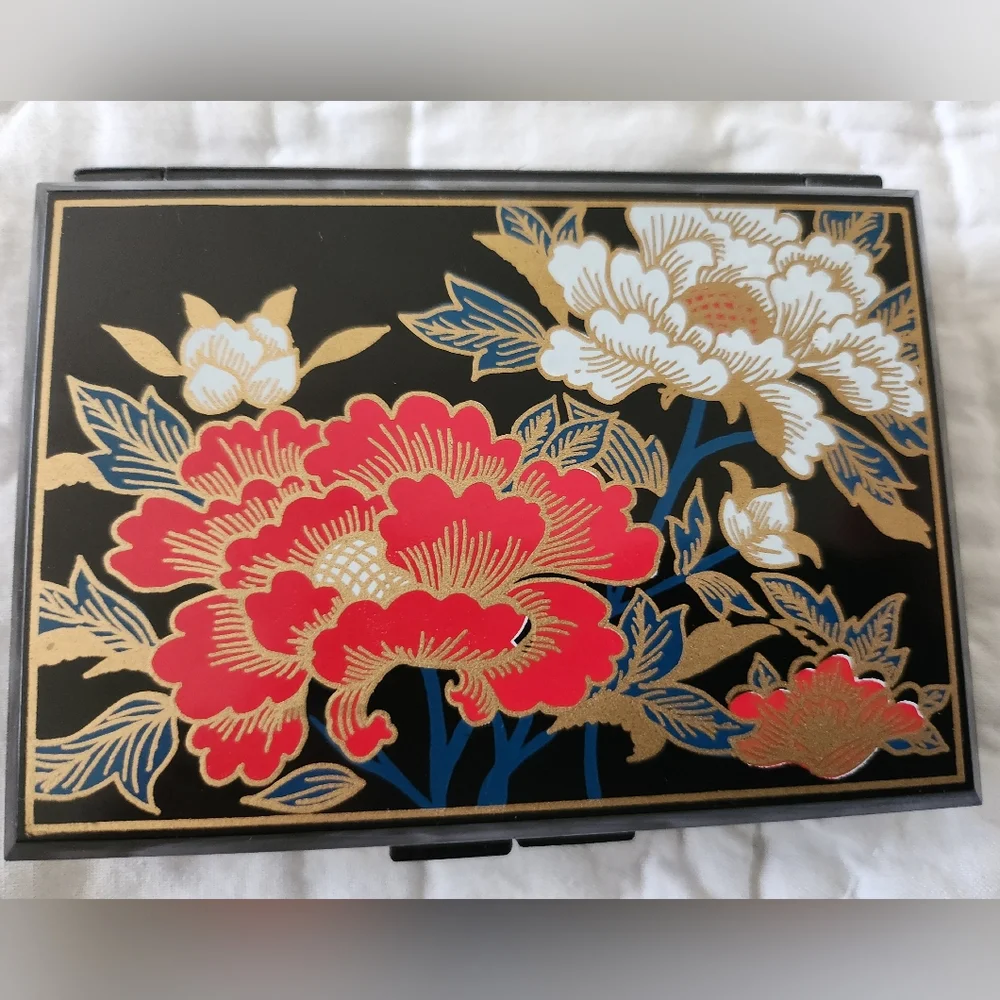 VTG Tissue Case with Makeup Mirror - Picture 2 of 8